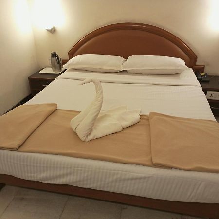 Отель Senthil Residency Диндуккал Экстерьер фото