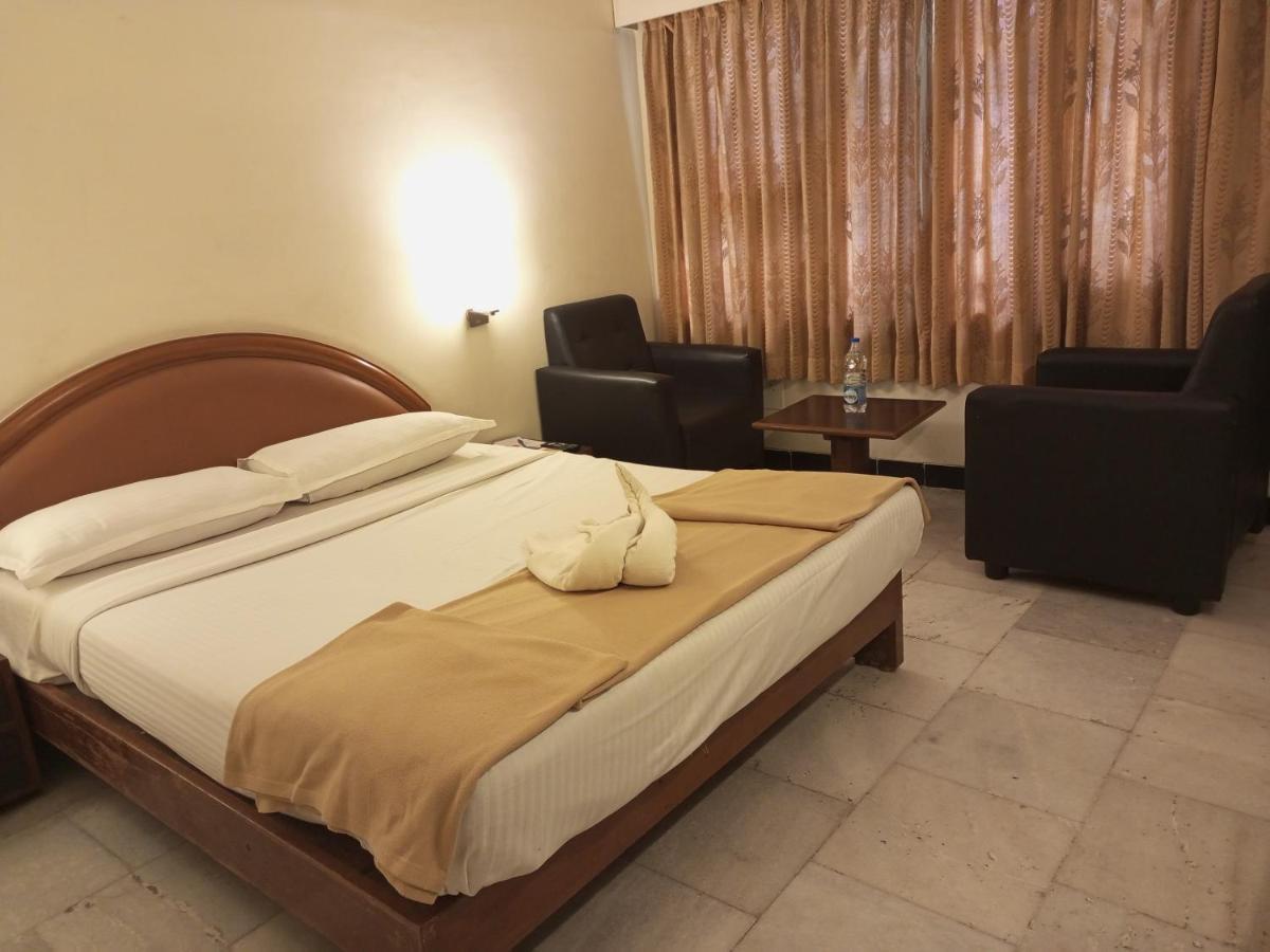 Отель Senthil Residency Диндуккал Экстерьер фото