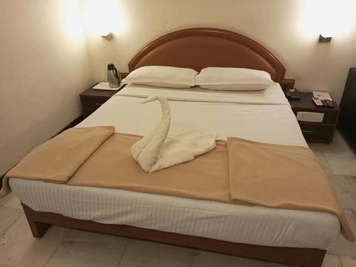 Отель Senthil Residency Диндуккал Экстерьер фото
