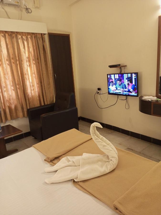 Отель Senthil Residency Диндуккал Экстерьер фото
