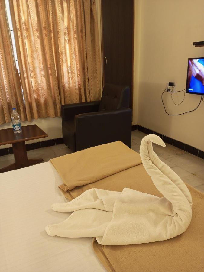 Отель Senthil Residency Диндуккал Экстерьер фото