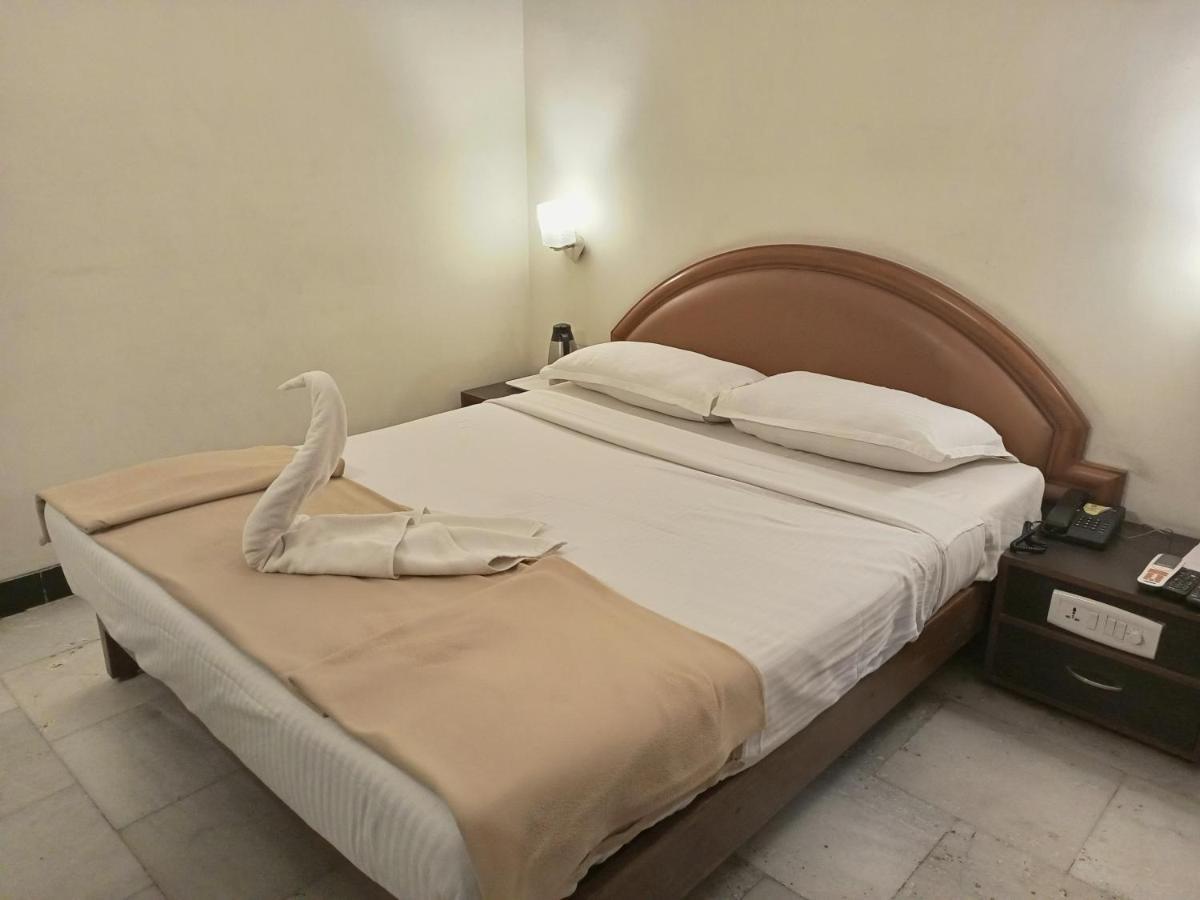 Отель Senthil Residency Диндуккал Экстерьер фото