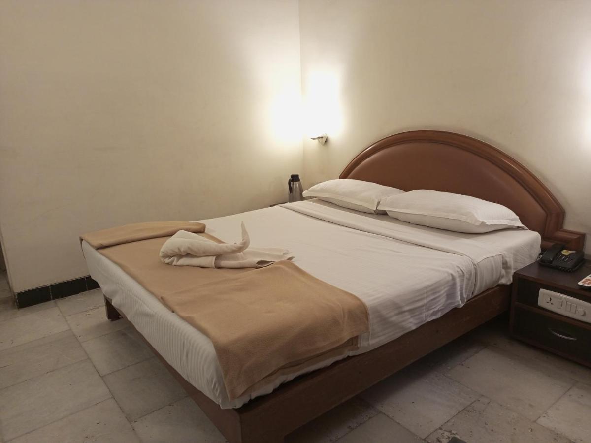 Отель Senthil Residency Диндуккал Экстерьер фото