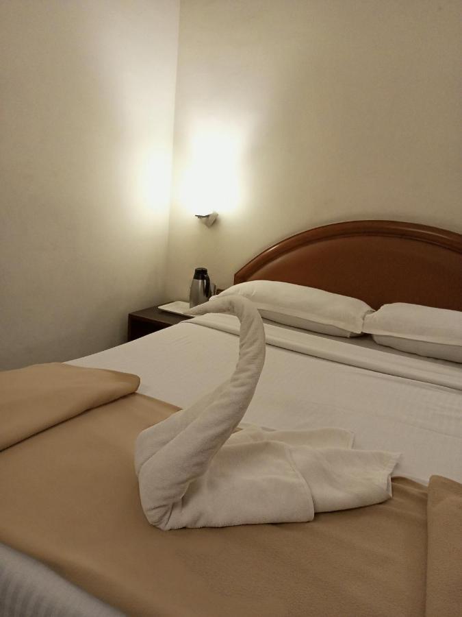 Отель Senthil Residency Диндуккал Экстерьер фото