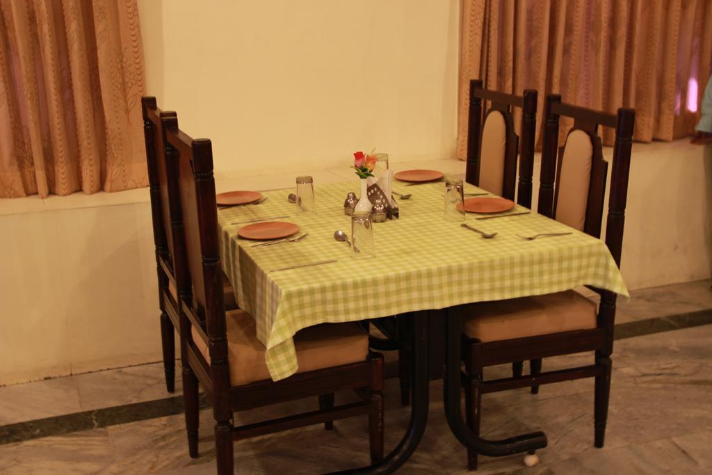 Отель Senthil Residency Диндуккал Экстерьер фото