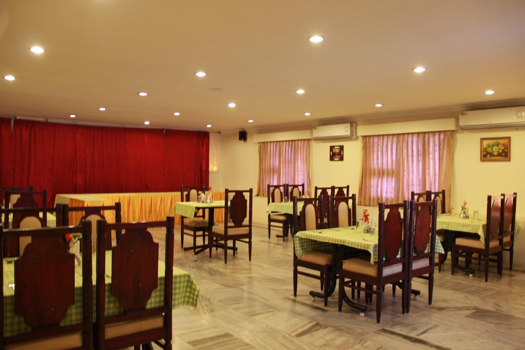 Отель Senthil Residency Диндуккал Экстерьер фото