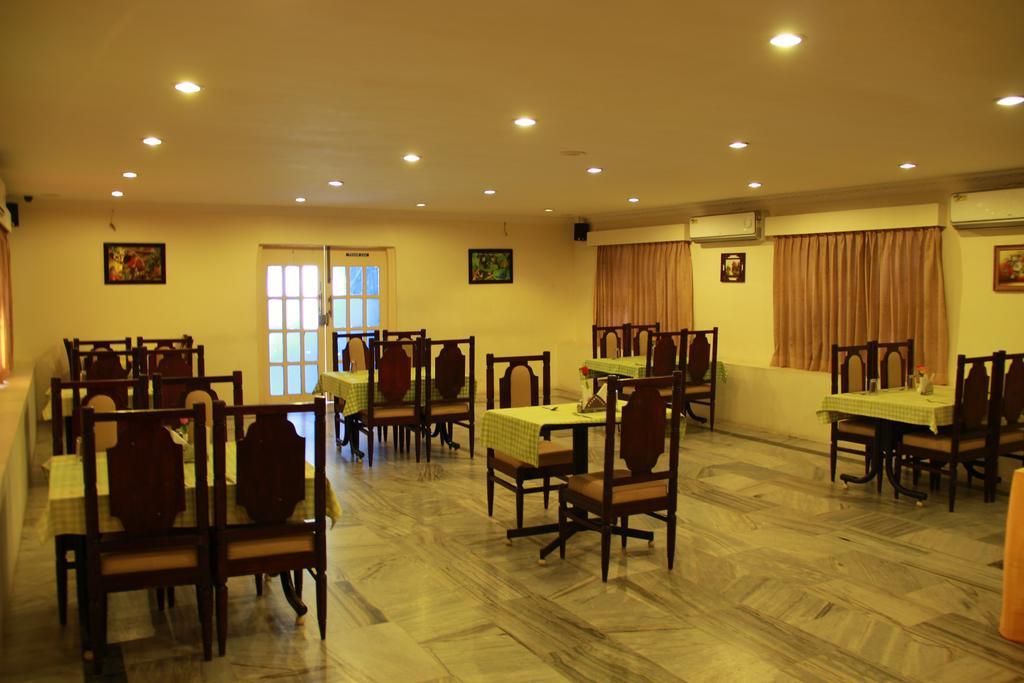 Отель Senthil Residency Диндуккал Экстерьер фото