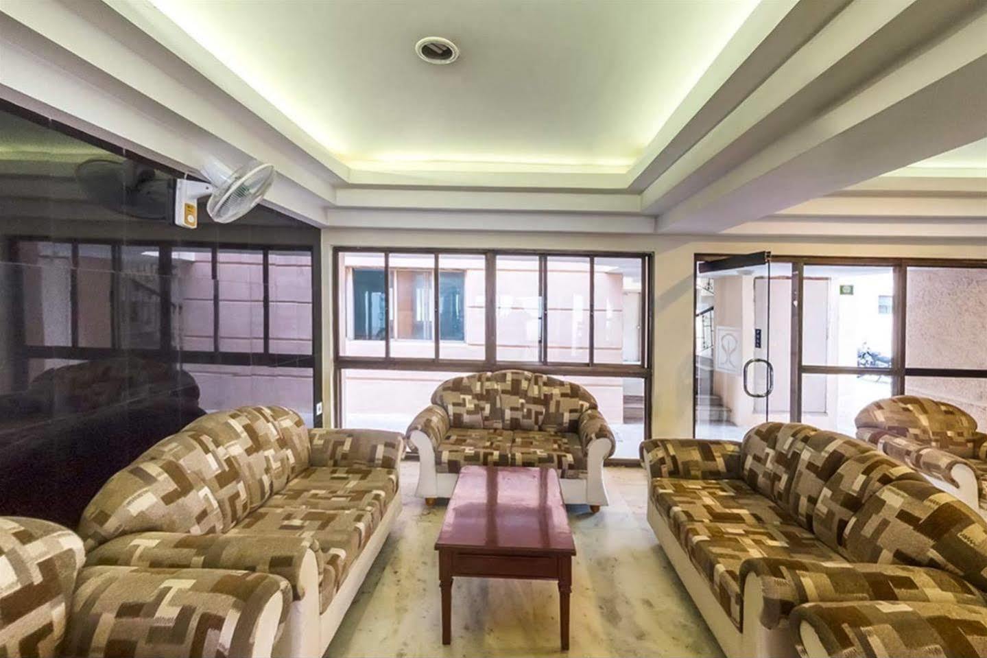 Отель Senthil Residency Диндуккал Экстерьер фото