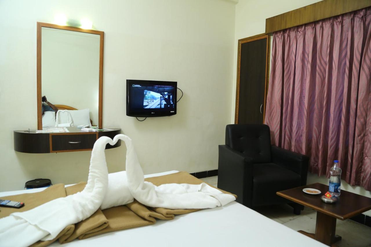 Отель Senthil Residency Диндуккал Экстерьер фото